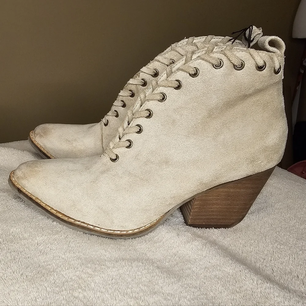 Coconuts by Matisse Alabama Suede Bootie NWT Size 6